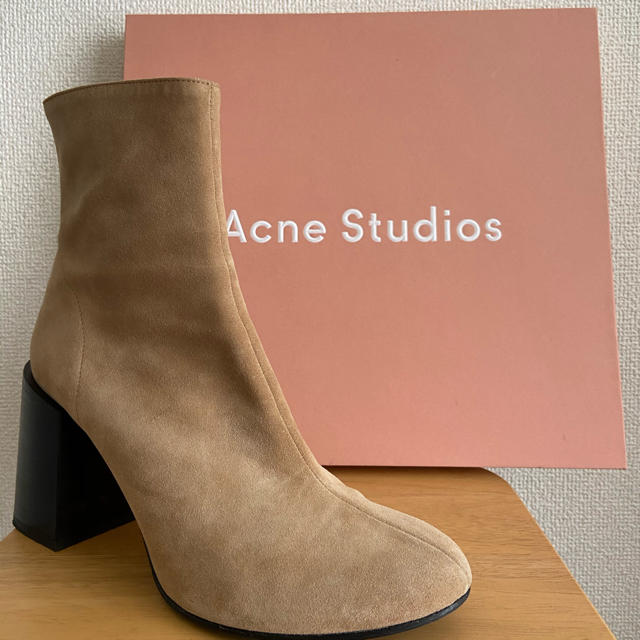 Acne Studios 牛革ブーツ