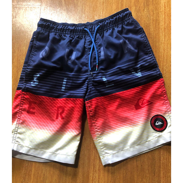 QUIKSILVER(クイックシルバー)の男の子キッズ130cm水着 キッズ/ベビー/マタニティのキッズ服男の子用(90cm~)(水着)の商品写真