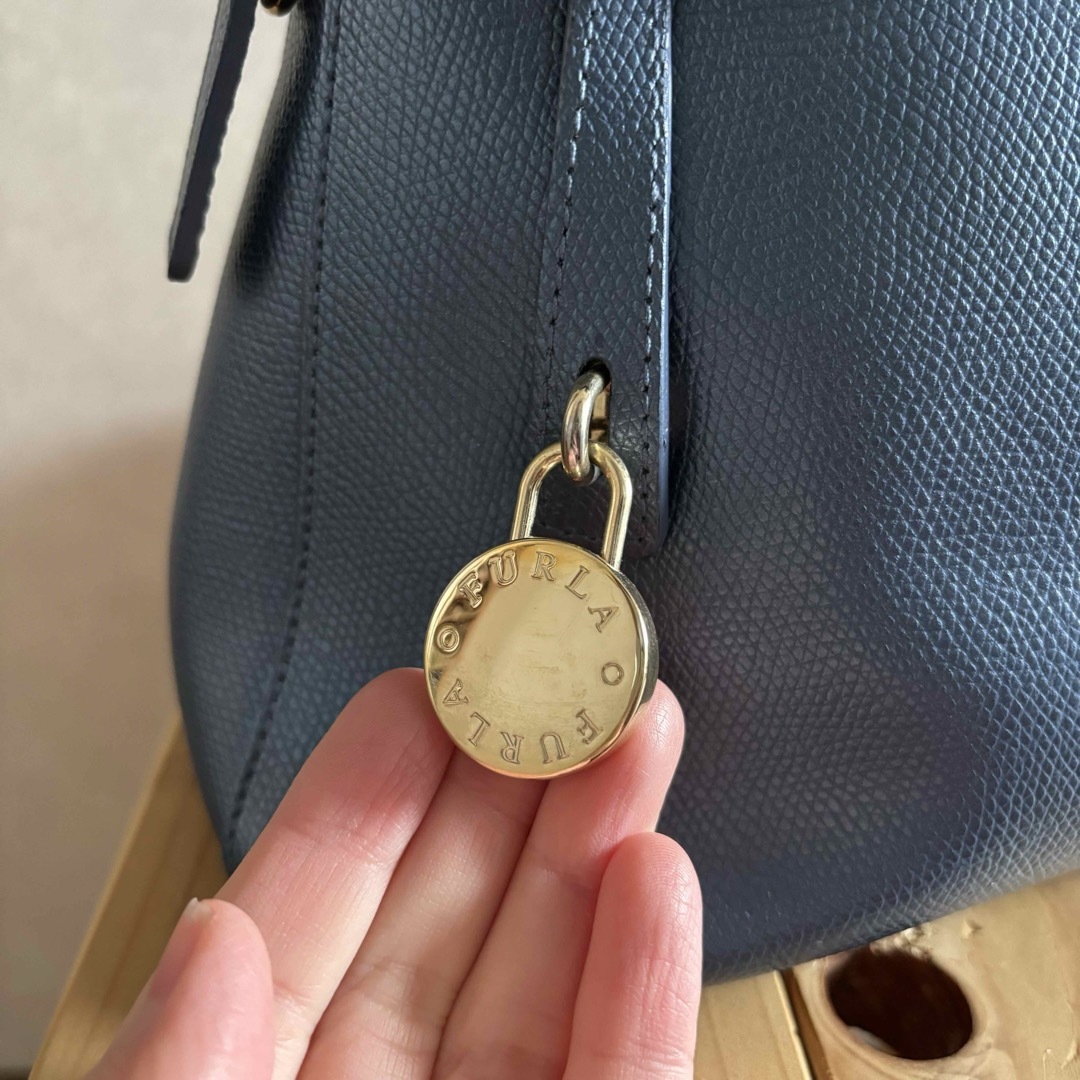 Furla(フルラ)のレアカラー！ FURLA バイパー  Mサイズ レディースのバッグ(ハンドバッグ)の商品写真