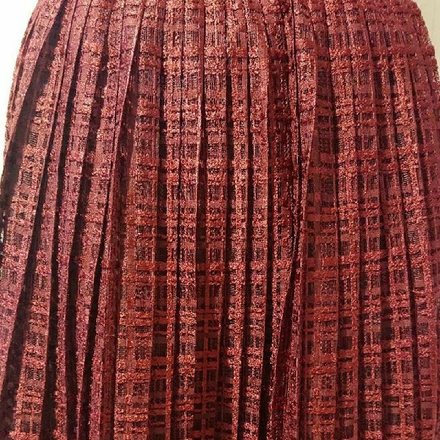MK MICHEL KLEIN(エムケーミッシェルクラン)のミッシェルクラン レースプリーツスカート 赤 レディースのスカート(ひざ丈スカート)の商品写真