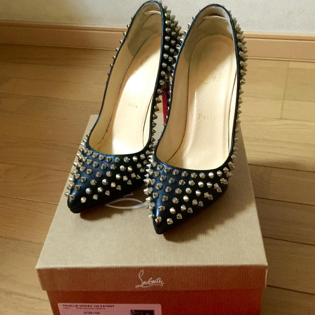 Christian Louboutin(クリスチャンルブタン)のルブタン スパイクパンプス 38 レディースの靴/シューズ(ハイヒール/パンプス)の商品写真