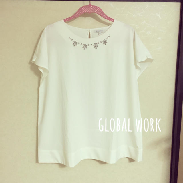 GLOBAL WORK(グローバルワーク)のビジュー付きトップス レディースのトップス(シャツ/ブラウス(半袖/袖なし))の商品写真