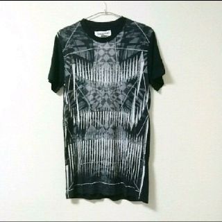 ザラ(ZARA)の新品【定価9100円】幾何学 Tシャツ トップス モード ストリート 半袖(Tシャツ/カットソー(半袖/袖なし))