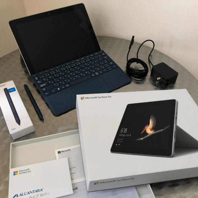 Microsoft(マイクロソフト)の【美品】Surface Go (128GB/8GB) MCZ-00014 スマホ/家電/カメラのPC/タブレット(ノートPC)の商品写真