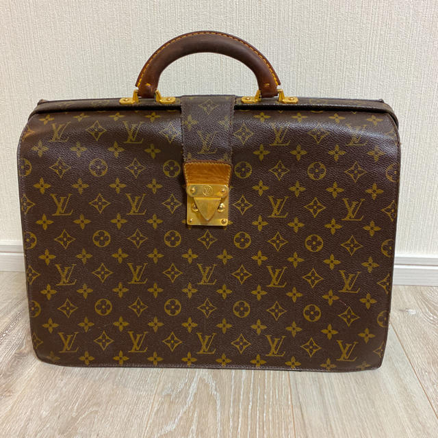 LOUIS VUITTON(ルイヴィトン)のルイヴィトン モノグラム コンセイエ メンズのバッグ(ビジネスバッグ)の商品写真