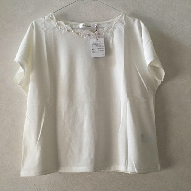 Couture Brooch(クチュールブローチ)のクチュールブローチ 新品 Tシャツ カットソー テチチ ロペピクニック 好きにも レディースのトップス(カットソー(半袖/袖なし))の商品写真