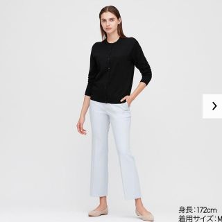 ユニクロ(UNIQLO)のEZYフレアアンクルパンツ　水色　美品(カジュアルパンツ)