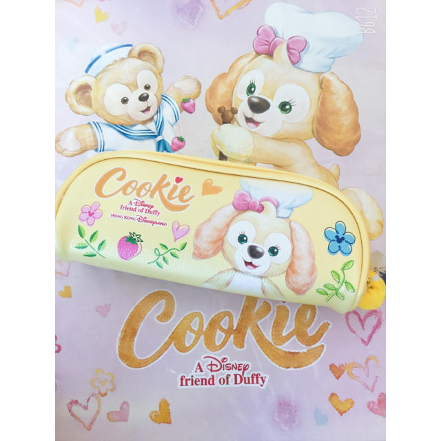 Disney(ディズニー)の香港ディズニー限定クッキーちゃん ダッフィー　ペンケース　新品未使用 インテリア/住まい/日用品の文房具(ペンケース/筆箱)の商品写真