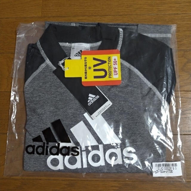 adidas(アディダス)の【正規品・新品】150サイズ アディダス 半袖 ラッシュガード ブラック  スポーツ/アウトドアのスポーツ/アウトドア その他(マリン/スイミング)の商品写真