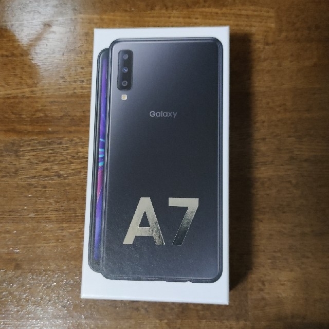 Galaxy(ギャラクシー)の【新品未開封 】Galaxy A7 ブラック スマホ/家電/カメラのスマートフォン/携帯電話(スマートフォン本体)の商品写真