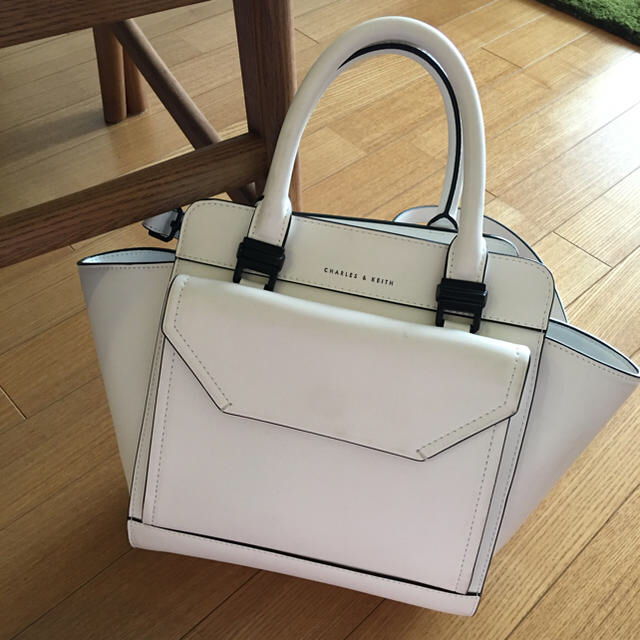 Charles And Keith チャールズアンドキース ホワイトバッグの通販 By Koguma ショップ チャールズアンドキースならラクマ Charles And Keith チャールズアンドキース ホワイトバッグの通販 By Koguma ショップ チャールズアンドキースならラクマ