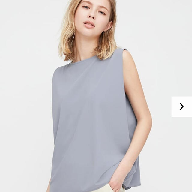 UNIQLO(ユニクロ)の新品未使用　UNIQLO クレープジャージーT ノースリーブ　S ブルー レディースのトップス(Tシャツ(半袖/袖なし))の商品写真