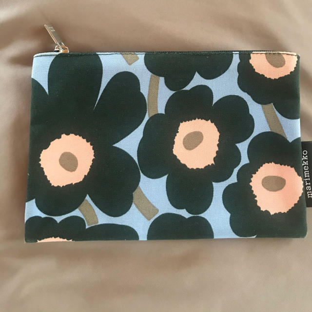 marimekko(マリメッコ)のマリメッコ　ポーチ レディースのファッション小物(ポーチ)の商品写真