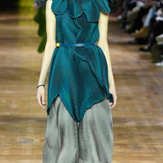 イッセイミヤケ(ISSEY MIYAKE)のイッセイミヤケ2017AW コレクション　チュニック　美品(ひざ丈ワンピース)