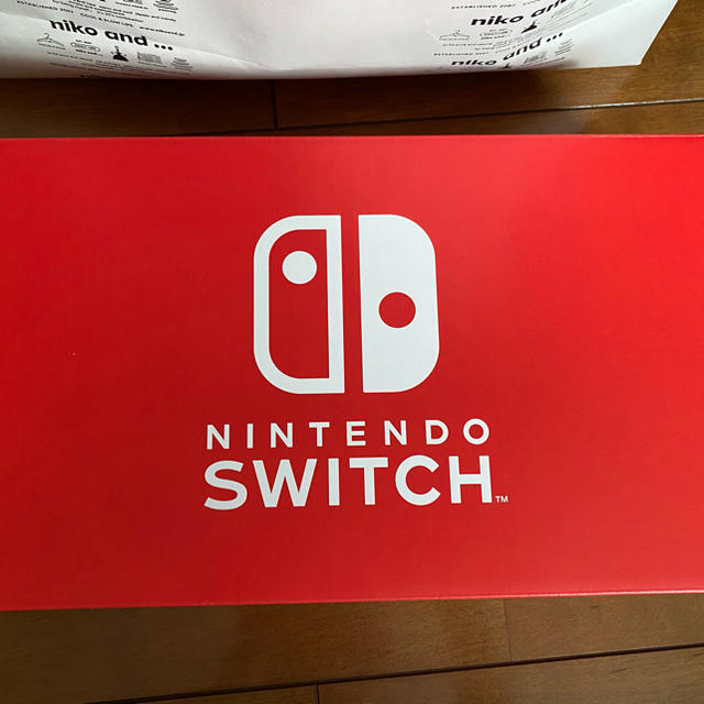 Nintendo Switch 本体 (ネオンパープル/ネオンピンク) Nintendo Switch 本体 (ネオンパープル/ネオンピンク)