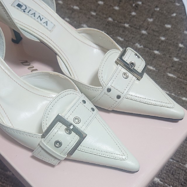 DIANA(ダイアナ)の白 パンプス  ホワイト DIANA レディースの靴/シューズ(ハイヒール/パンプス)の商品写真