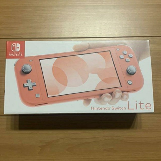 Nintendo Switch(ニンテンドースイッチ)のnintendo switch lite　本体　コーラル　スイッチ　新品未開封 エンタメ/ホビーのゲームソフト/ゲーム機本体(携帯用ゲーム機本体)の商品写真