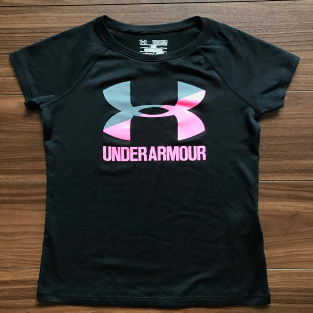 UNDER ARMOUR(アンダーアーマー)のアンダーアーマー　ジュニア　Tシャツ　JM キッズ/ベビー/マタニティのキッズ服男の子用(90cm~)(Tシャツ/カットソー)の商品写真