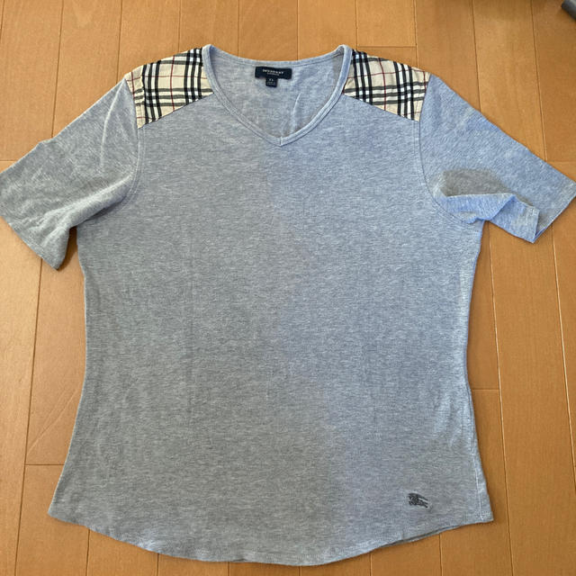 BURBERRY(バーバリー)の★BURBERRY LONDON ★ バーバリー　VネックTシャツ レディースのトップス(Tシャツ(半袖/袖なし))の商品写真