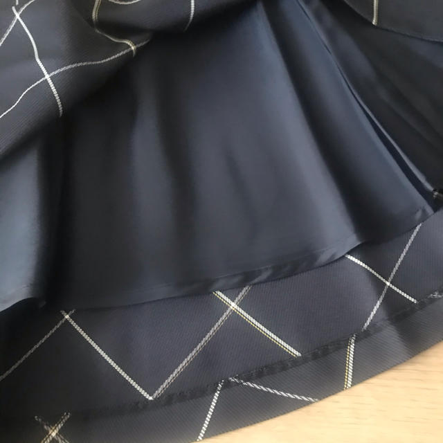STRAWBERRY-FIELDS(ストロベリーフィールズ)の⭐︎ストロベリーフィールズ　フレアスカート  膝丈　チェック　ネイビー レディースのスカート(ひざ丈スカート)の商品写真