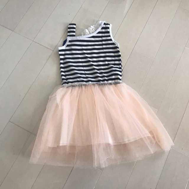 H&M(エイチアンドエム)の女の子 ワンピース 100 新品 キッズ/ベビー/マタニティのキッズ服女の子用(90cm~)(ワンピース)の商品写真