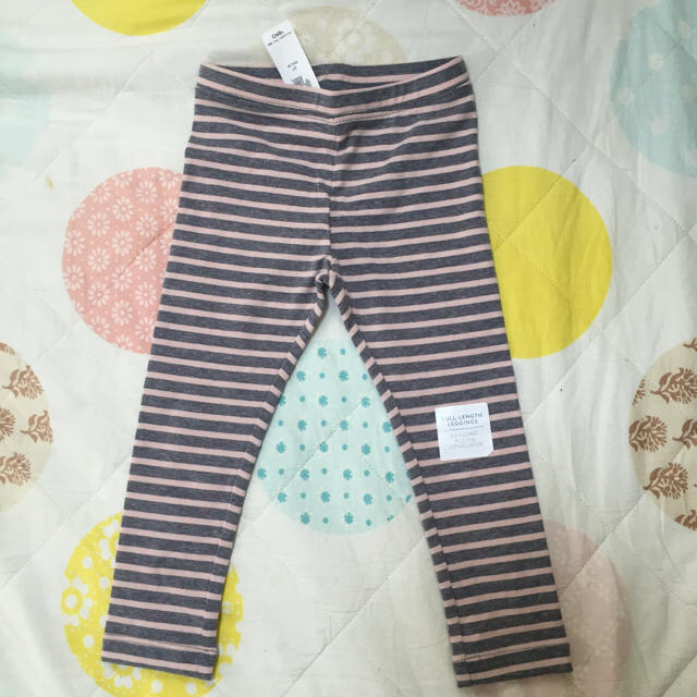 Old Navy(オールドネイビー)の新品タグ付き3Ｔレギンスの3個セット キッズ/ベビー/マタニティのキッズ服女の子用(90cm~)(パンツ/スパッツ)の商品写真