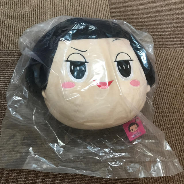 新品未開封◆チコちゃんに叱られる フェイスクッション エンタメ/ホビーのおもちゃ/ぬいぐるみ(ぬいぐるみ)の商品写真