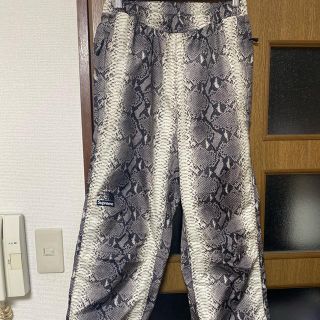 シュプリーム(Supreme)のSupreme Snakeskin Taped Seam Pant 希少なS 黒(その他)