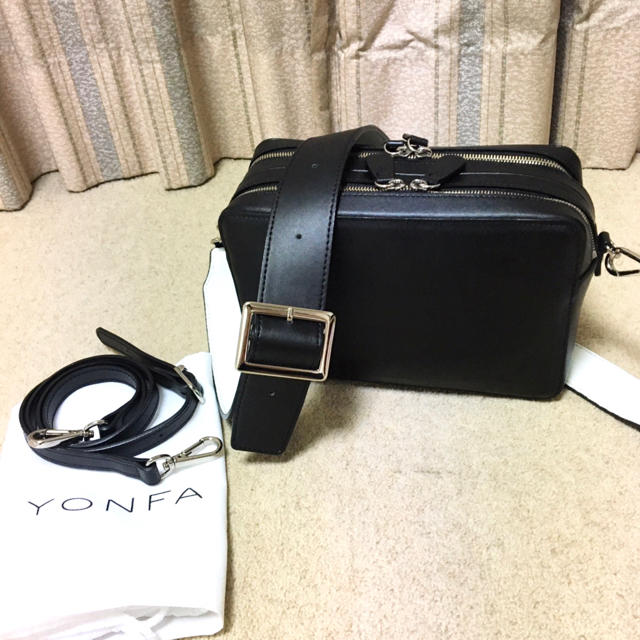 yonfa スクエアショルダーバッグ レディースのバッグ(ショルダーバッグ)の商品写真