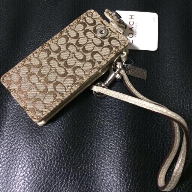 COACH(コーチ)のコーチ iPodケース♪ スマホ/家電/カメラのスマホアクセサリー(iPadケース)の商品写真