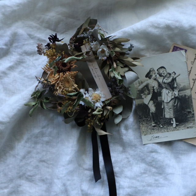 3つのガーベラと森の妖精のリース ハンドメイドのフラワー/ガーデン(リース)の商品写真