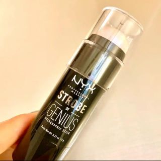 エヌワイエックス(NYX)の値下げ！NYX ストロボオブジーニアス　ホロ　スティック(チーク)