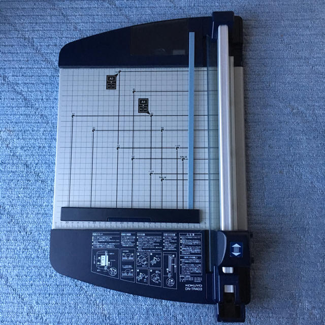 お見舞い オフィス用品 コクヨ 裁断機 ペーパーカッター ロータリー式 40枚切り チタン加工刃 A3 DN-TR401