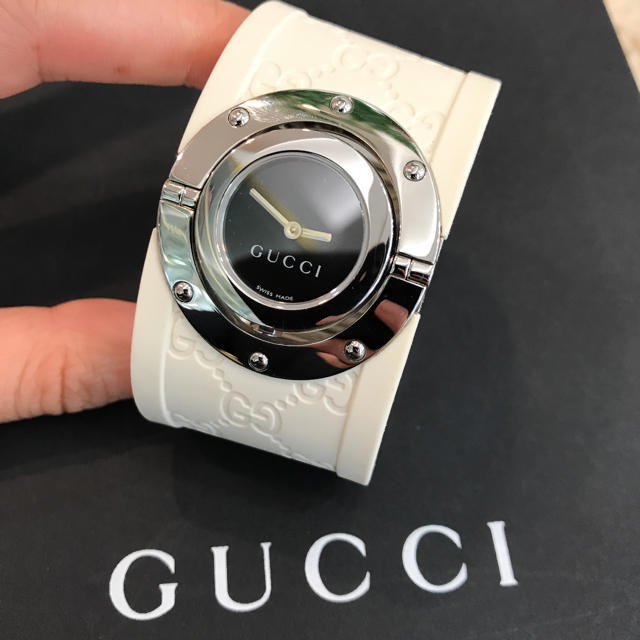 Gucci(グッチ)のグッチ　クオーツ　腕時計　回転式　ラバーベルト メンズの時計(腕時計(アナログ))の商品写真