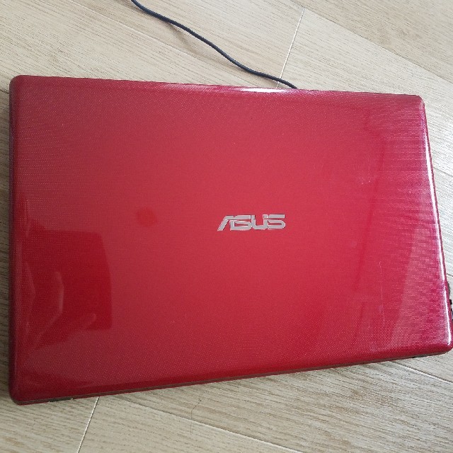 ASUS(エイスース)のノートパソコン レッド core i3 4GB win10 RED ASUS スマホ/家電/カメラのPC/タブレット(ノートPC)の商品写真