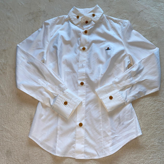 Vivienne Westwood(ヴィヴィアンウエストウッド)のViVienneワイシャツ レディースのトップス(シャツ/ブラウス(長袖/七分))の商品写真