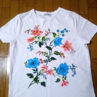 ザラ(ZARA)のZARA   花柄刺繍TシャツM   (Tシャツ(半袖/袖なし))