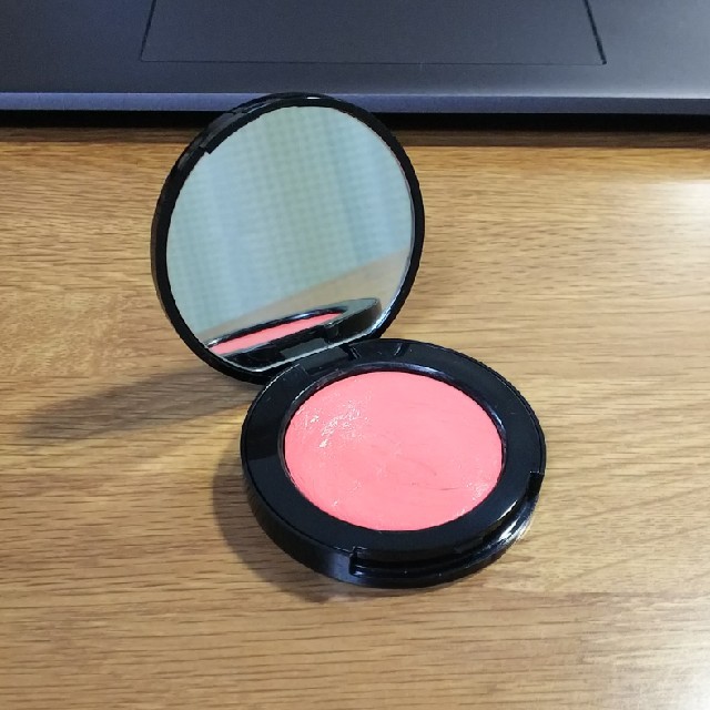 BOBBI BROWN(ボビイブラウン)の送料込 BOBBI BROWN クリームチーク カリプソコーラル コスメ/美容のベースメイク/化粧品(チーク)の商品写真