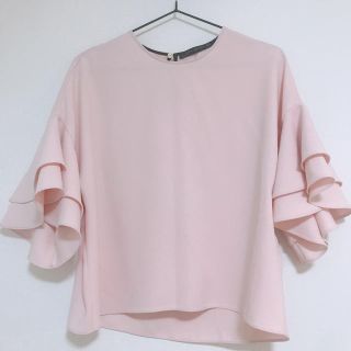 ザラ(ZARA)のZARA ピンク　デザイン　トップス(カットソー(半袖/袖なし))