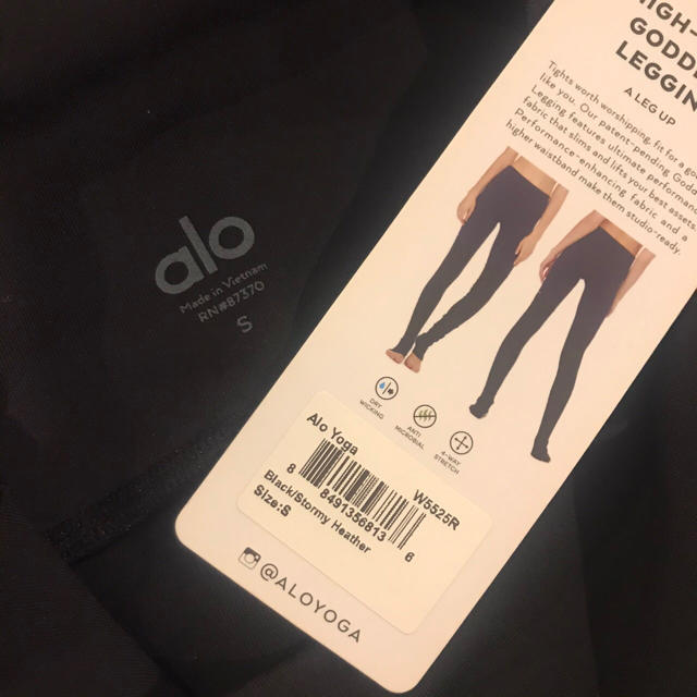 lululemon(ルルレモン)の新品 ALO YOGA アロ ヨガ レギンス ブラック S スパッツ レディースのレッグウェア(レギンス/スパッツ)の商品写真