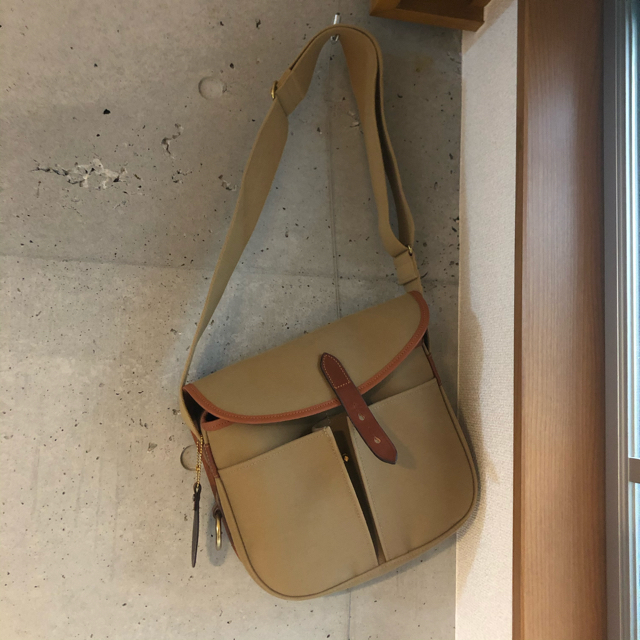 Brady STOUR ショルダーバッグ　超美品