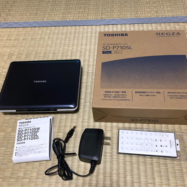 東芝(トウシバ)の東芝 ポータブルDVDプレーヤー REGZA ブルー SDP710SL スマホ/家電/カメラのテレビ/映像機器(DVDプレーヤー)の商品写真