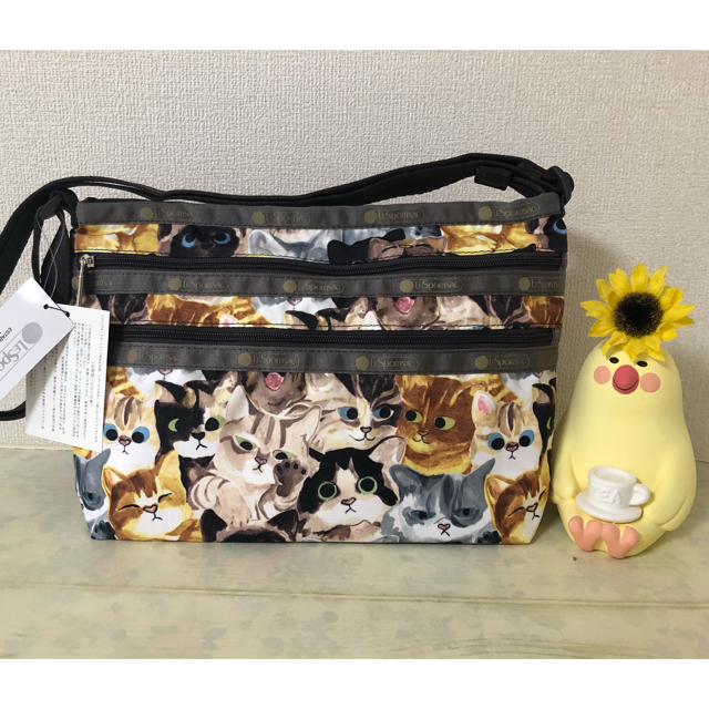 LeSportsac(レスポートサック)のレスポートサック  キャットカフェ　3ジップショルダー　猫好きの方へ レディースのバッグ(ショルダーバッグ)の商品写真