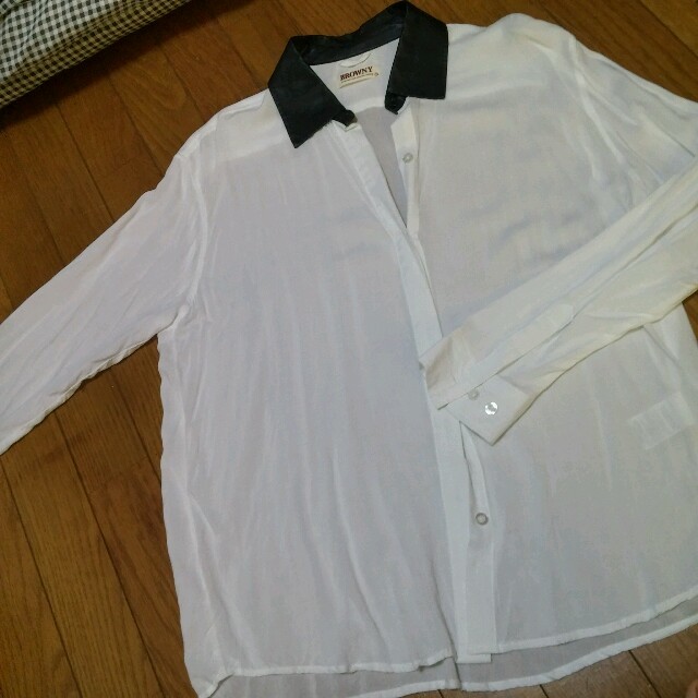 WEGO(ウィゴー)の黒襟♡白シャツ レディースのトップス(シャツ/ブラウス(長袖/七分))の商品写真