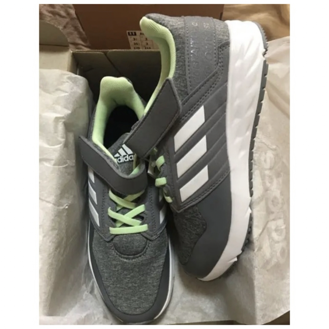 adidas(アディダス)の[新品] アディダス キッズ スニーカー キッズ/ベビー/マタニティのキッズ靴/シューズ(15cm~)(スニーカー)の商品写真