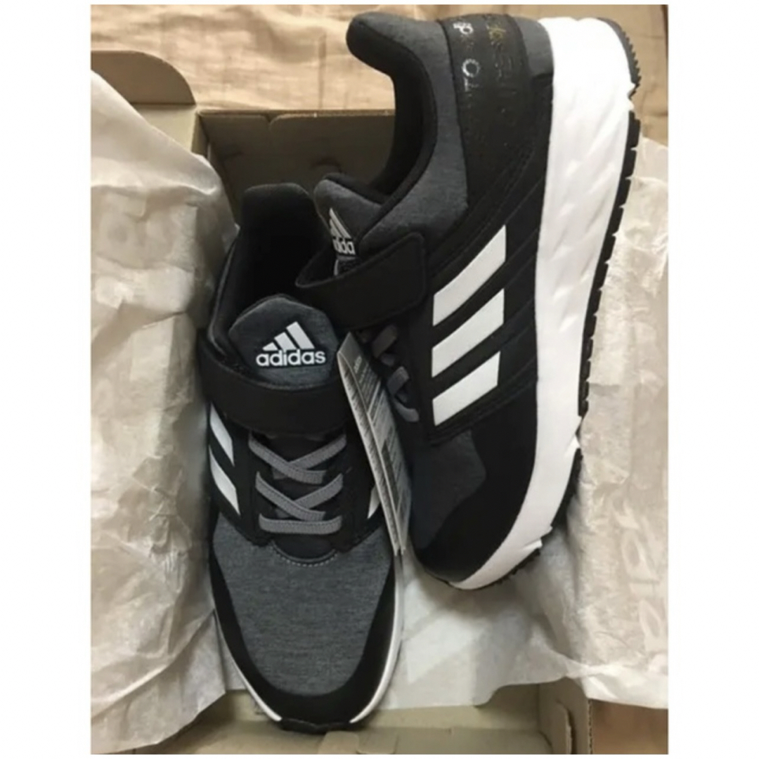 adidas(アディダス)の[新品] アディダス キッズ スニーカー キッズ/ベビー/マタニティのキッズ靴/シューズ(15cm~)(スニーカー)の商品写真