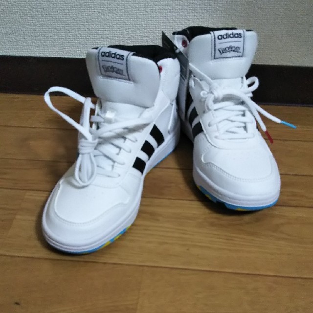 adidas(アディダス)のアディダス　ポケモン　ハイカット　スニーカー  23.5 レディースの靴/シューズ(スニーカー)の商品写真