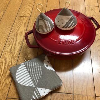 ストウブ(STAUB)の(再販)三角鍋つかみセット　ストウブ(キッチン小物)