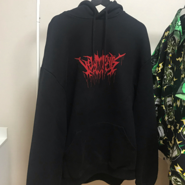 付属品完備　vetements シティロゴ　パーカー