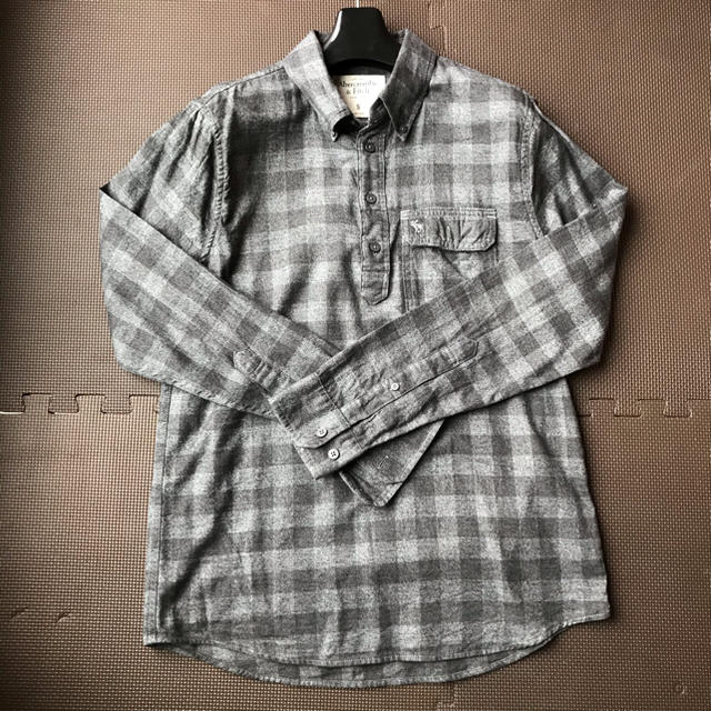 Abercrombie&Fitch(アバクロンビーアンドフィッチ)のボタンダウン　チェックシャツ ネルシャツ　グレー　アバクロ メンズのトップス(シャツ)の商品写真